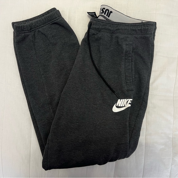 Nike Joggers - Picture 1 of 4